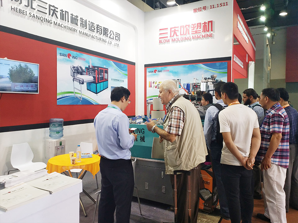 2.Sanqing Blow Molding Machine Manufacturer Establishes Perfect Blow Molding Machine After-sales Service System